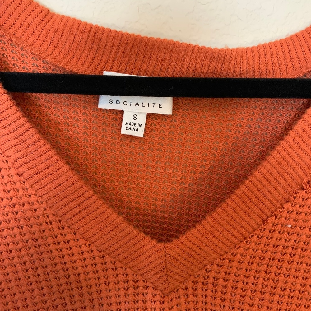 NWOT Women's Socialite V-Neck Waffle Sweater - Picture 6 of 7